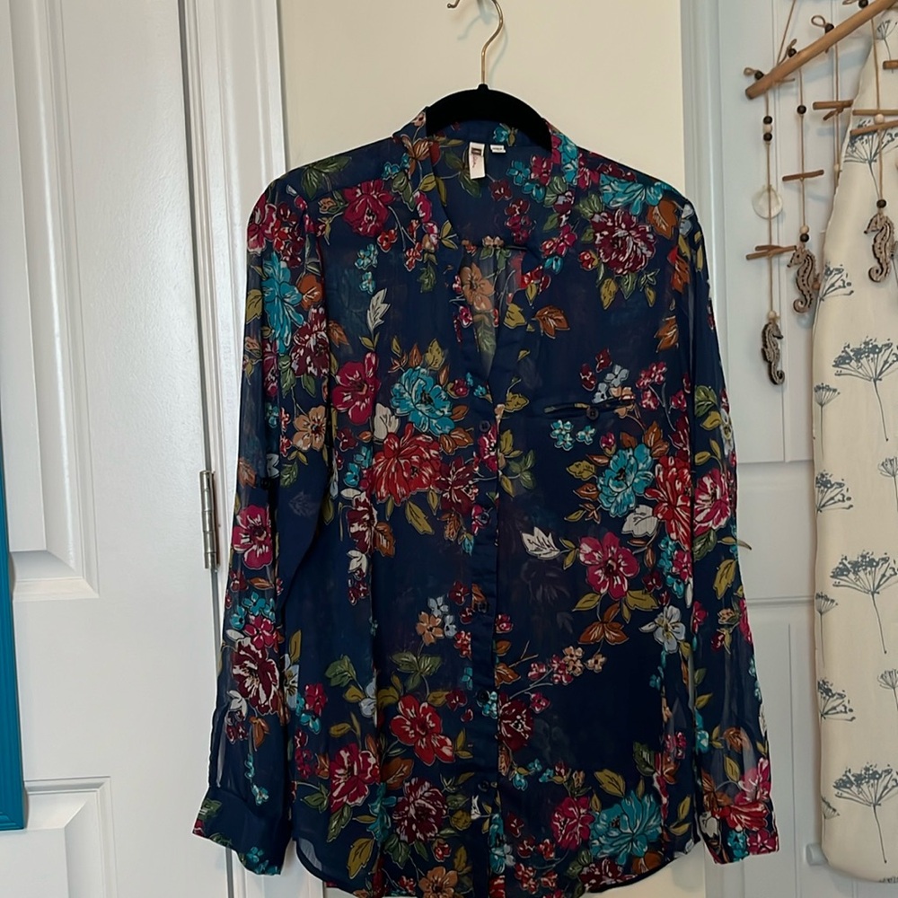 Used blue Kut from the Kloth chiffon blouse size M